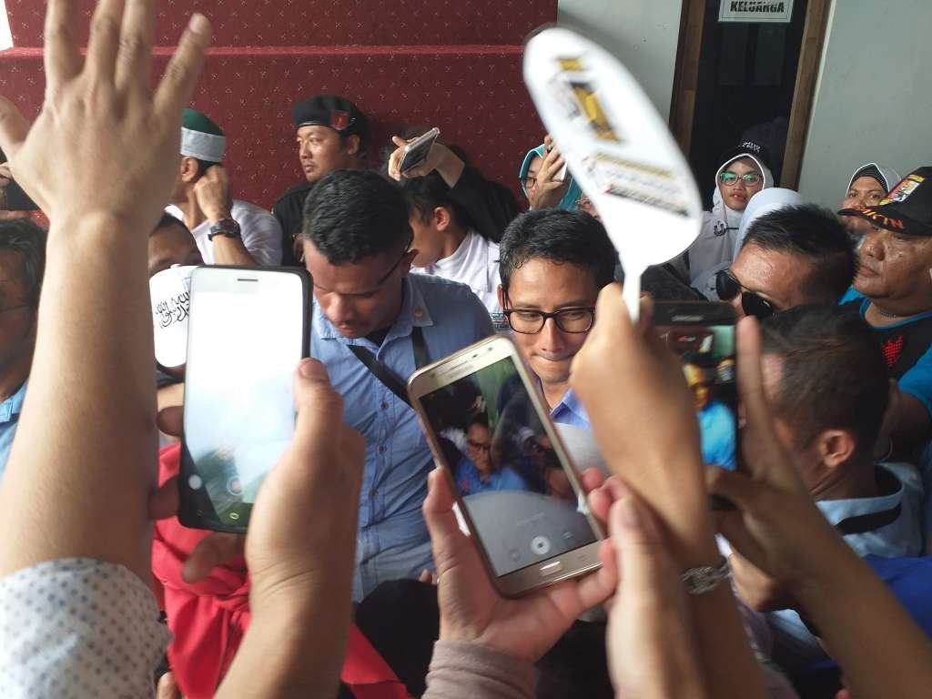 Sandi Singgung Serangan Fajar 