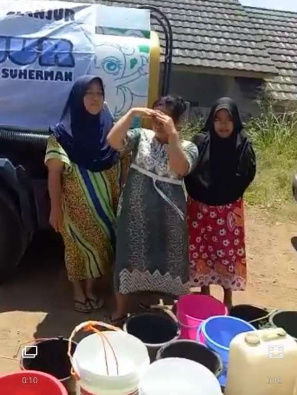 Pesan Tersampaikan, Plt Bupati Langsung Salurkan Bantuan Air Bersih