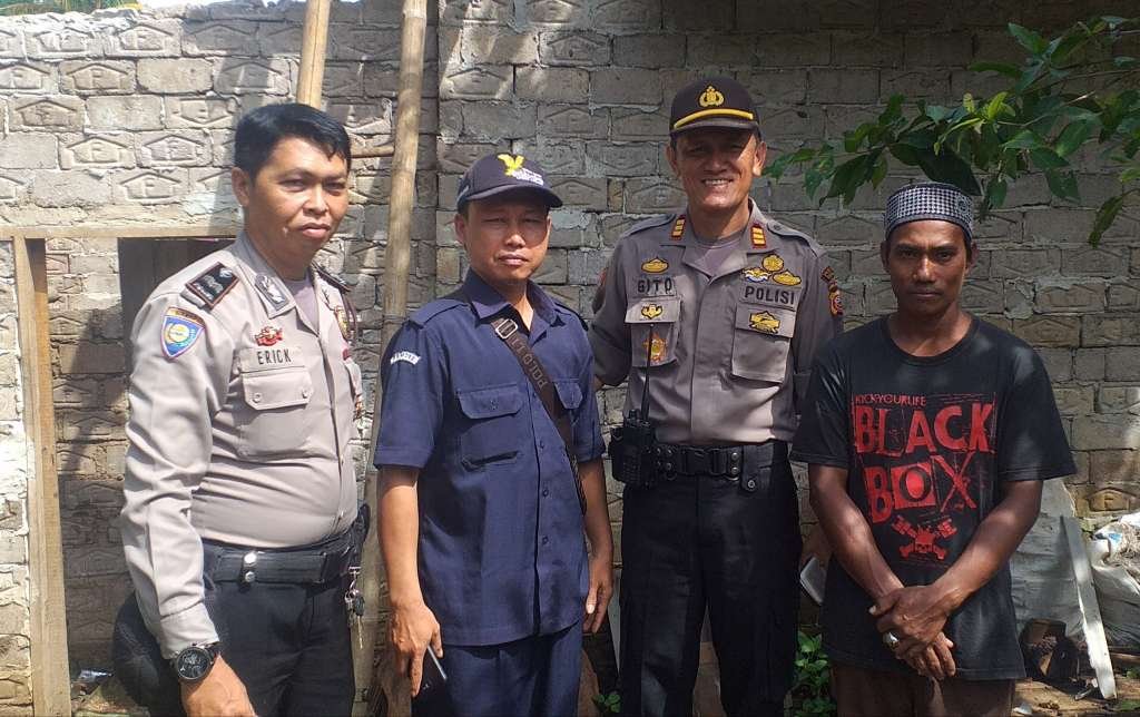 Polsek Warungkondang Berikan Bantuan Kemanusian Terhadap Korban Bencana Angin Puting Beliung