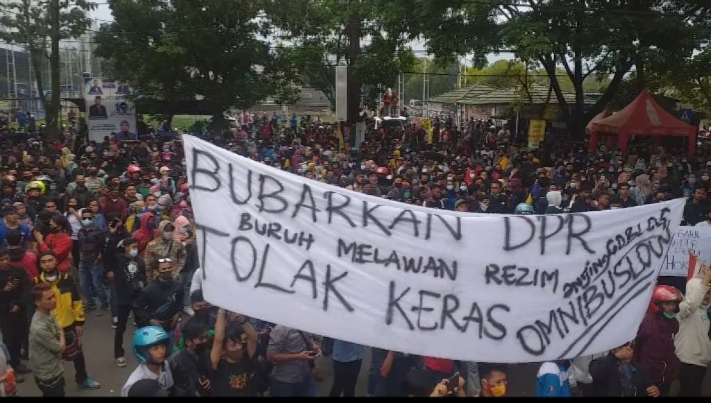 Diduga Ada Penyusup, Demo Buruh Cianjur Rusuh