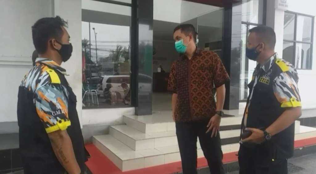 Tersangka Mantan Kades Cimacan Belum Ditangkap, Lsm GMBI Datangi Kejari Cianjur