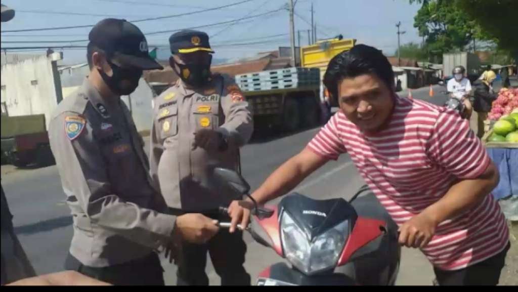 Polsek Warungkondang Bersama TNI dan Satpol-PP, Gelar Operasi Yustisi