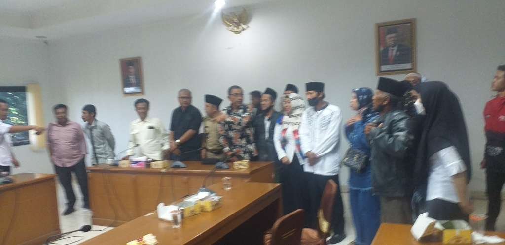Resahkan Warga, Proyek Ayam Petelur di Desa Sukakerta Terancam Ditutup