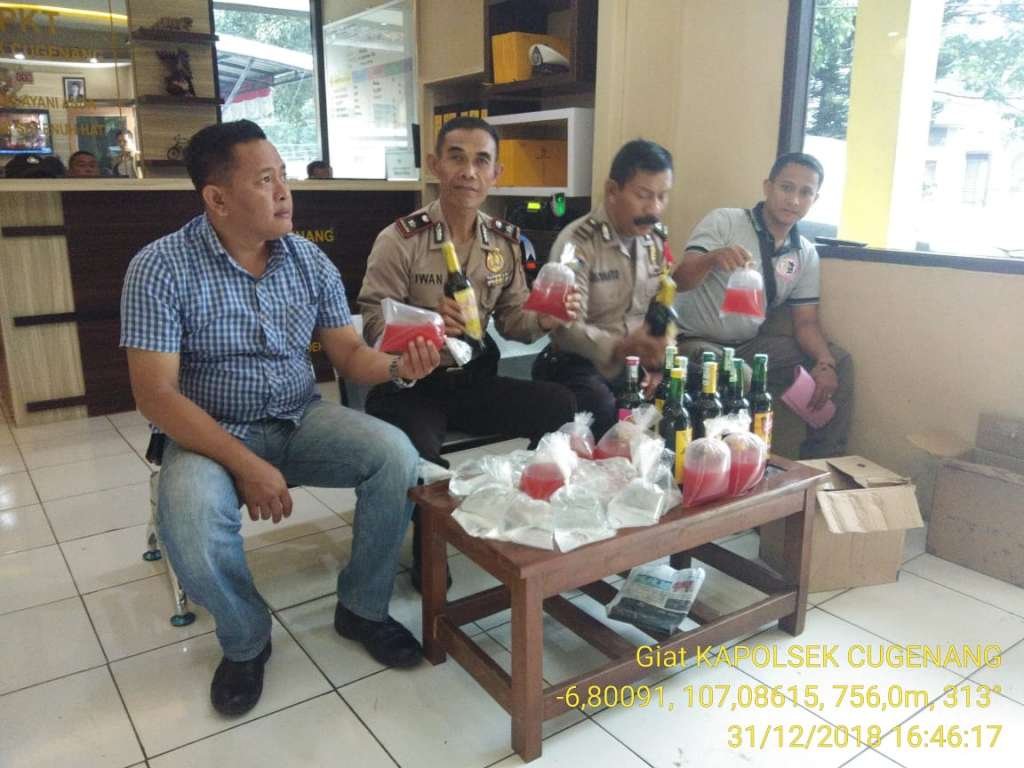 "Malam Tahun Baru" Polsek Cugenang, Sisir Depot Jamu Penjual Miras
