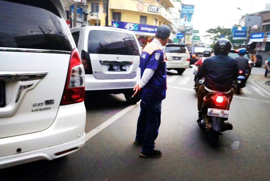 Parkir Sepanjang Jalan Raya Cianjur Bakal Pindah ke Kanan