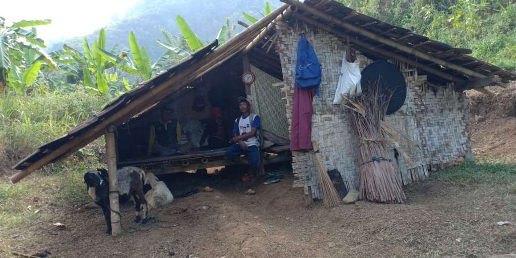 CEPOT Geram, Warga Miskin Masih Banyak Bupati Malah Menghajikan Sekda, Kajari Bersama Istri