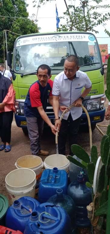 Penuhi Janji Politik Eddy Soeparno Salurkan Bantuan Air Bersih Terhadap Warga