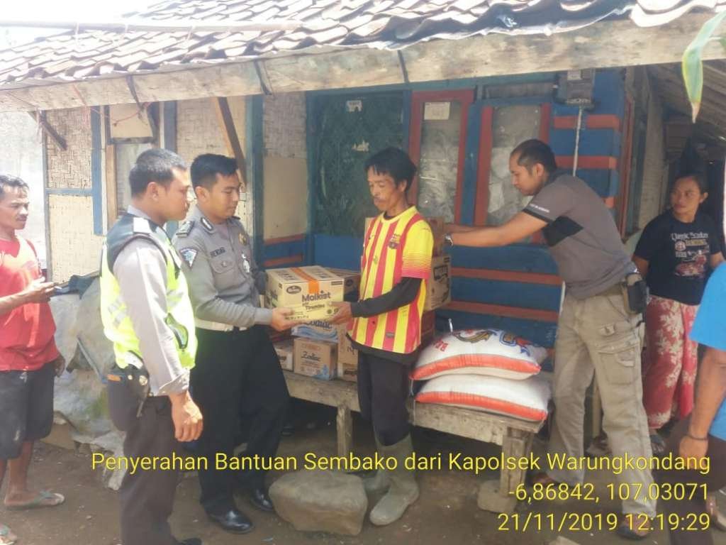 Luar Biasa Perwira Polisi Yang Satu ini.... Akp Gito Selalu Berbagi Terhadap Warga Miskin