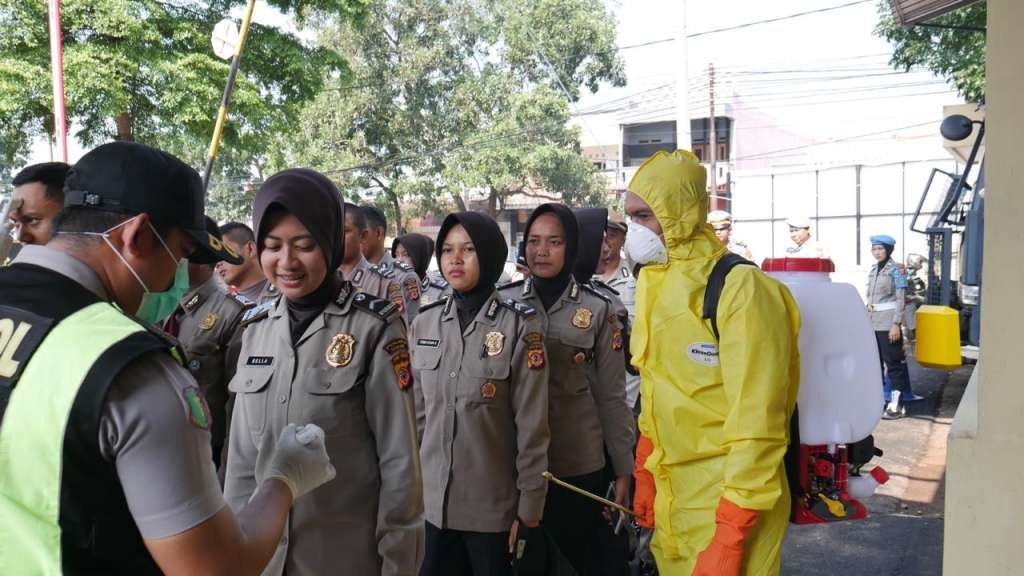 Antisipasi Penyebaran Virus Corona, Polres Cianjur Polda Jabar, Lakukan Pengecekan Suhu Tubuh Anggota