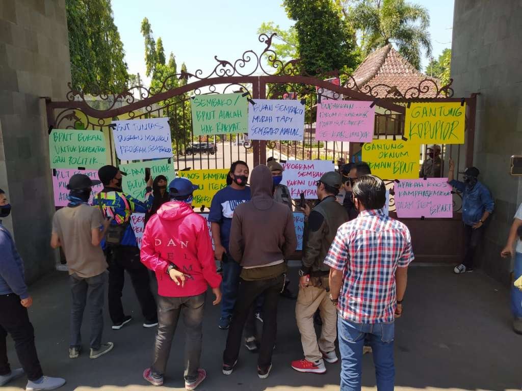 GEMBOK Demo Kantor Bupati Cianjur, Ungkap Temuan Indikasi Korupsi dan Kolusi BPNT