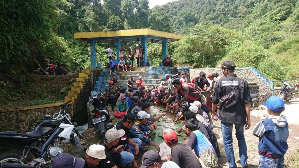 Gunakan dana Pribadi, Pemuda Asal Cisel Bangun Jembatan