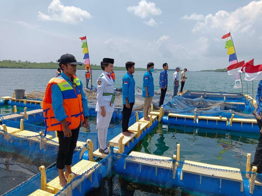 Luar Biasa, Anak SMKN Gelar Upacara HUT Kemerdekaan RI Ditengah Laut
