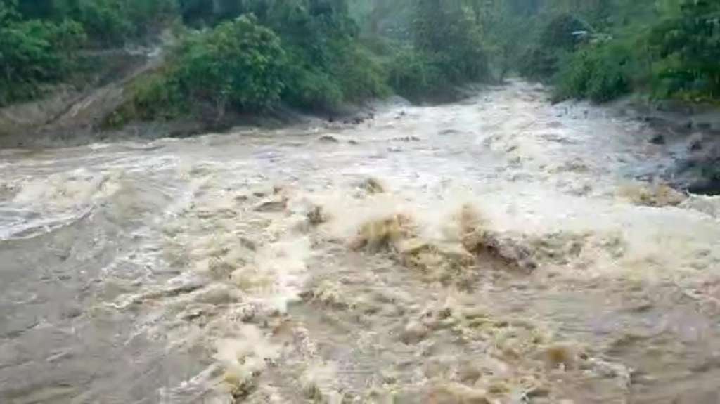 Air Sungai Cigonggang Meluap, Warga Neglasari Terisolir