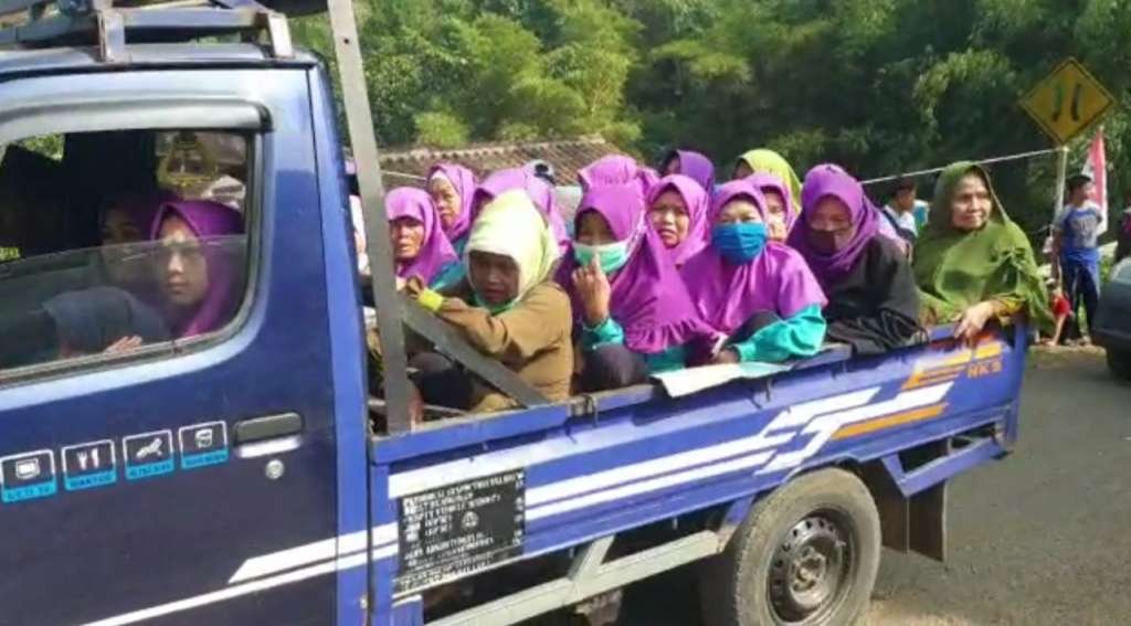 Harlah PKB di Gunung Padang Diserbu Emak emak Bertudung Ungu
