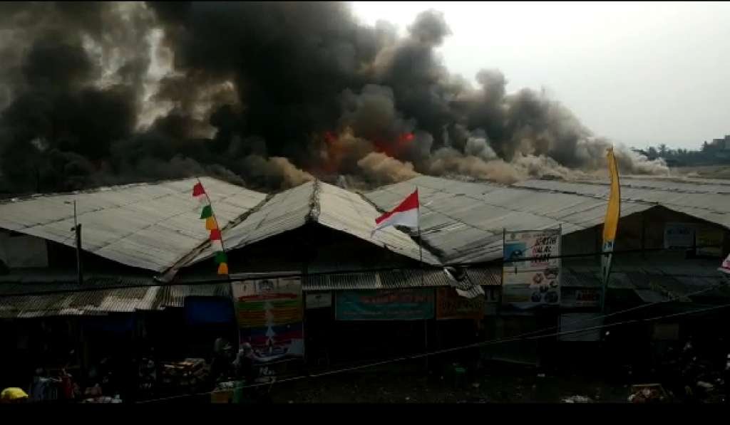 Ada Kepulan Asap Hitam Diatas Langit Pasar Ciranjang, Ternyata Ini Penyebabnya