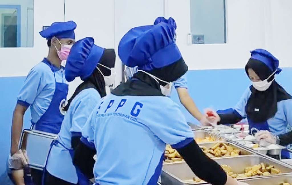 Perdana Distribusi MBG, SPPG Sindangsari 2 Disambut Antusias Siswa